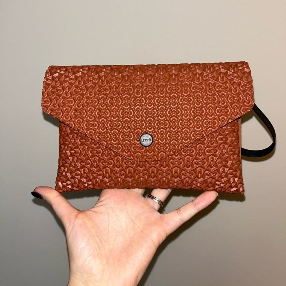 Lommer EvaPocket wristlet- Brown/Rust- never used